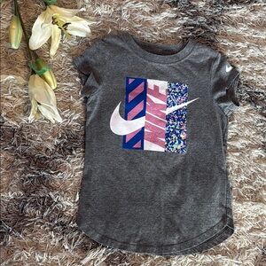 ✅ Nike Kids Gray Athletic Cut Graphic T-Shirt
